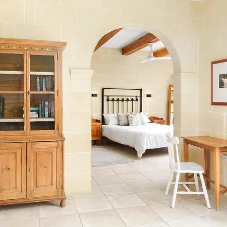 Dar Ta' Lonza With Private Pool Għasri