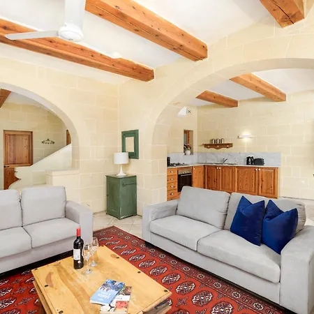 Dar Ta' Lonza With Private Pool Għasri