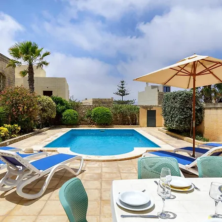 Dar Ta' Lonza With Private Pool *