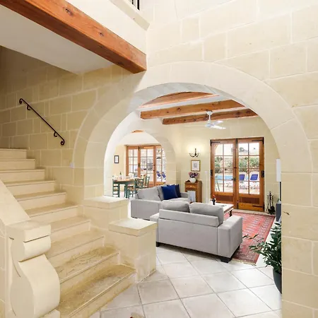 Dar Ta' Lonza With Private Pool *