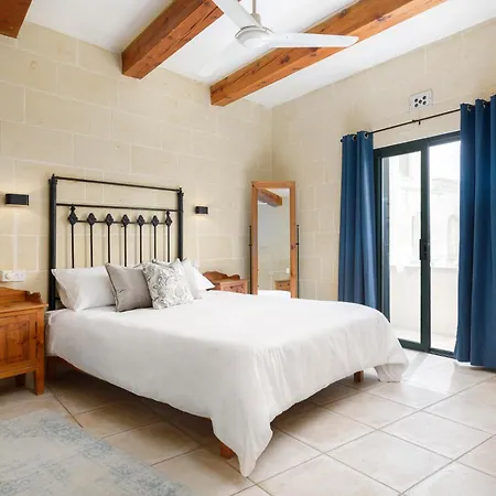 Dar Ta' Lonza With Private Pool Għasri