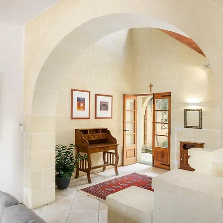 Villa Dar Ta' Lonza With Private Pool Għasri