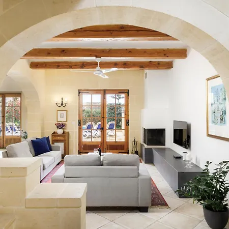 Dar Ta' Lonza With Private Pool *