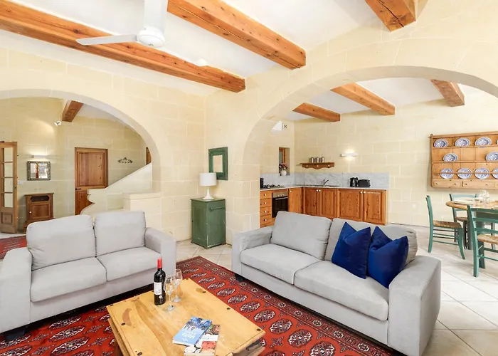 Dar Ta' Lonza With Private Pool Għasri