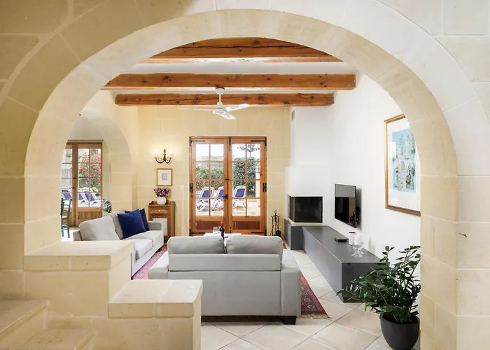 Dar Ta' Lonza With Private Pool *