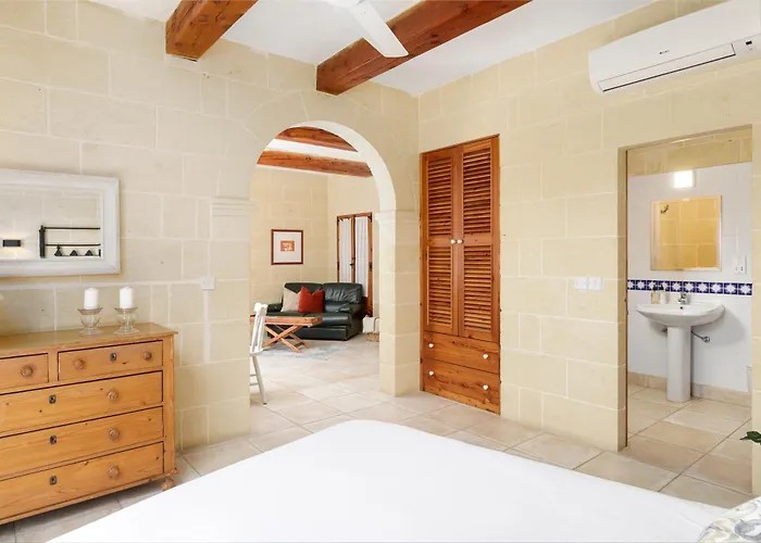 빌라 Dar Ta' Lonza With Private Pool *