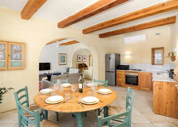 Dar Ta' Lonza With Private Pool *