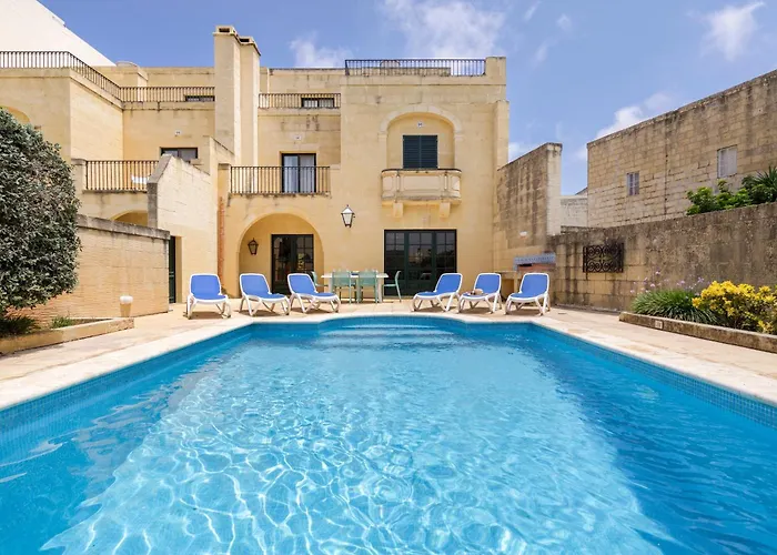 Dar Ta' Lonza With Private Pool Għasri