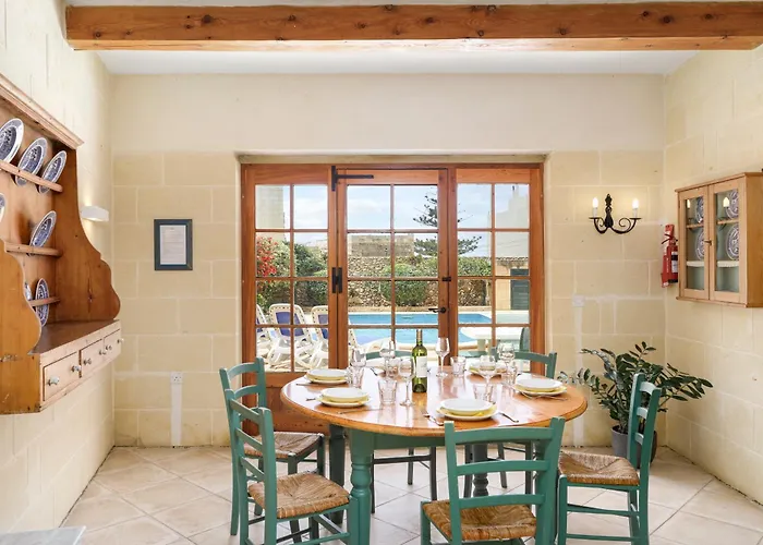 Dar Ta' Lonza With Private Pool Villa